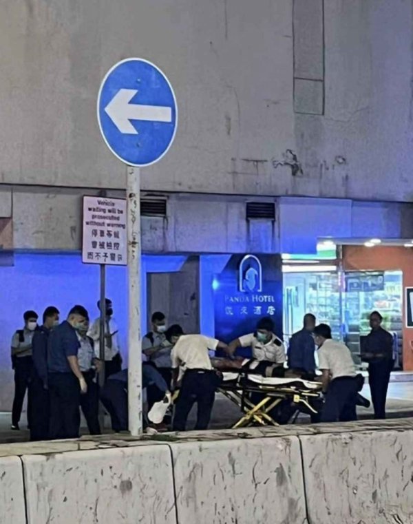 10倍杠杆配资平台 死者疑用厨房刀具杀妻儿三人！香港荃湾悦来酒店命案细节曝光