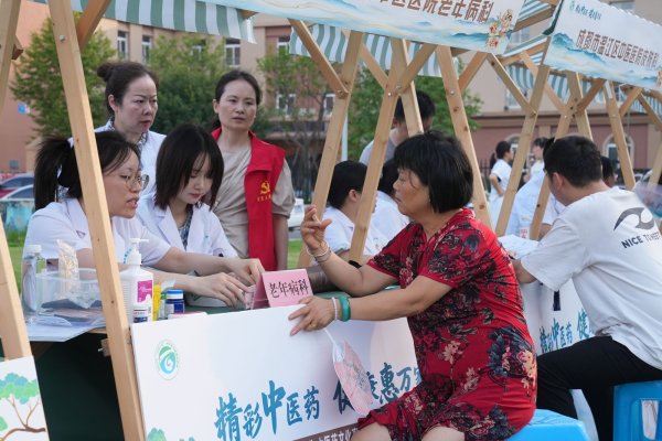 10倍杠杆配资平台 把脉问诊、体验针灸、逛文创市集！温江中医药文化活动暖心开市
